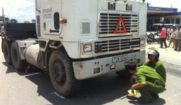 Tai nạn bất ngờ, nữ sinh chết thảm dưới xe đầu kéo