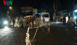 Đi mua đèn Trung thu, 2 chú cháu bị xe tải cán tử vong