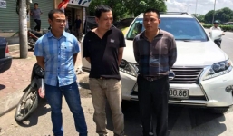 Phát hiện súng và 11 viên đạn trong xe Lexus