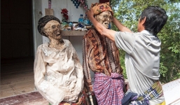 Nghi lễ đào xác chết lên tắm rửa, thay quần áo