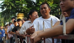 CĐV thức từ 1 giờ sáng săn vé xem U19 Việt Nam