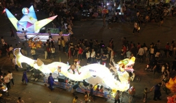 Clip: Cận cảnh đèn lồng khổng lồ tại hội Trung thu Tuyên Quang