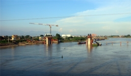 Thai phụ ôm con trai nhảy sông tự tử vì nhà chồng tệ bạc?