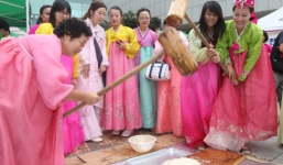 Ngắm Tết Trung Thu khác lạ trên thế giới