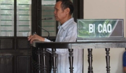 Đau lòng bé gái cho ông già quan hệ vì lời hứa 'cho đi làm cave'