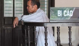 Ông lão U60 gã gẫm bé gái 11 tuổi quan hệ để tìm việc giúp