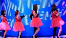 Cười nghiêng ngả khi Trấn Thành, Việt Hương bán nam bán nữ