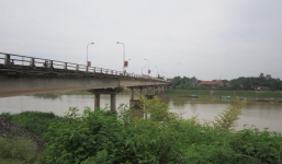 Bất lực nhìn thiếu nữ 17 tuổi nhảy cầu tự tử vì tình