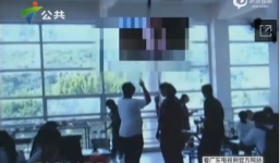 Trường học chiếu phim khiêu dâm cho học sinh giữa giờ ăn trưa