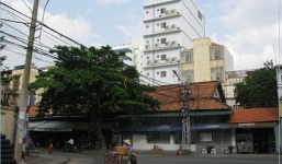 Người Việt lại một lần nữa “muối mặt” với người nước ngoài