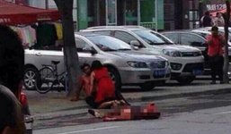 Nghi vợ cặp bồ, chồng đâm chết tình địch trên xe BMW