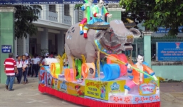 'Lớn nhất Việt Nam' hay cuộc đua lãng phí