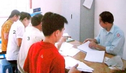 Bổ nhiệm tù nhân làm quan xã: Chính quyền làm việc bằng... miệng?