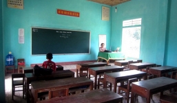 Hàng trăm trẻ thất học vì bố mẹ phản đối sáp nhập trường
