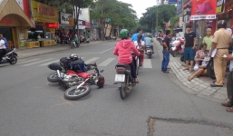 Ông Tây đi xe máy biển xanh gây tai nạn