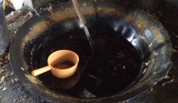 Rùng mình với xưởng mỡ bẩn chuyên cung cấp cho các quán nướng Hà Nội