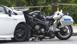 Xe chở Hoàng tử Anh Harry gặp tai nạn thảm khốc