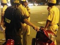 Bản tin 113 – sáng 12/9: Cô gái vi phạm giao thông còn đấm vào mặt cảnh sát…