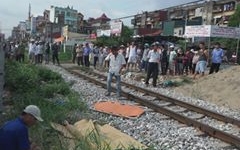 Đau xót người phụ nữ bị tàu đâm, kéo lê hàng chục mét