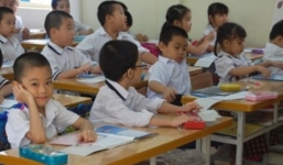 Trường học thu phí sai quy định: Phụ huynh tự nguyện đóng tiền trước?