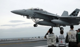 Hai chiến cơ Mỹ va chạm, rơi vỡ ở Thái Bình Dương