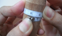 Cuồng ghen, đâm cán chổi vào 'vùng kín' của vợ đến chết