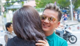 Người phụ nữ 'bí ẩn' thân mật với Đàm Vĩnh Hưng