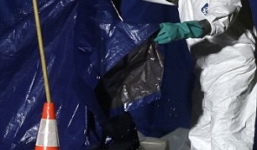 Phát hiện xác 3 bé sơ sinh trong ngôi nhà đầy sâu bọ