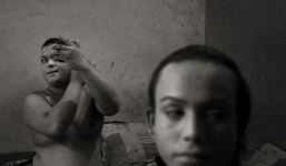 Cận cảnh cuộc sống cộng đồng phụ nữ mang thân xác đàn ông