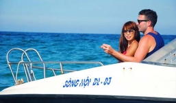 Siêu mẫu Hà Anh tình cảm bên bạn trai Tây