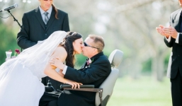 Chuyện tình nữ y tá và bệnh nhân teo cơ sắp chết