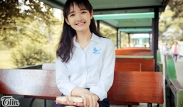 Nữ sinh học viện Hàng không xinh, viết chữ đẹp như in