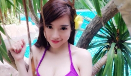 “Bỏng mắt” với hình ảnh sexy bên hồ bơi của Elly Trần