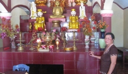 Cuộc đời lạ lùng của người phụ nữ có... hai cặp 'núi đôi'