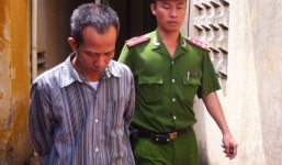 Góa phụ với nỗi đau mất chồng và hoang mang vì bị dọa giết cả nhà