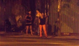 Những cuộc 'mây mưa' trong chòi lá giá 300.000 đồng