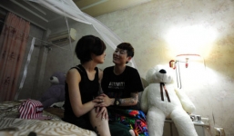 Cận cảnh cuộc sống hạnh phúc của cặp đồng tính nữ 8x