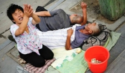 Cận cảnh một buổi hành nghề của nhóm ăn mày chuyên nghiệp