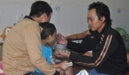 Cha ruột bé Ngân: Mẹ cháu từng doạ thuê giang hồ giết tôi