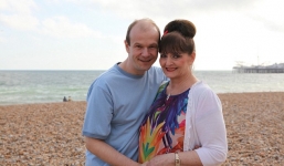 Chuyện tình 'phi công' 18 tuổi yêu phụ nữ 50 tuổi