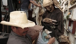 Hàng trăm xác chết bị “đuổi” ra khỏi mộ vì không đủ tiền thuê theo kỳ hạn