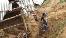 Lở đất ở Lạng Sơn trong đêm, 7 người chết