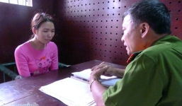 Nhiều người mắc mưu “nữ quái” bán hoa quả dạo