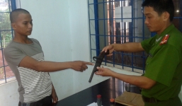 Dùng súng tự chế, bắn thẳng mặt bà chủ cửa hàng tạp hóa