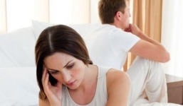 Chồng bảo cứ mỗi lần bắt tay sếp lại “ngoáy ngoáy”