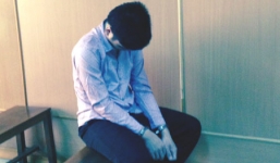 Nhậu say, kéo con gái của bạn nhậu vào phòng trống cưỡng hiếp