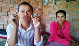 Tin lời thầy cúng, cả xóm mua 'ngọc' chữa bệnh