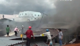 Cháy lớn thiêu rụi nhiều căn nhà ở An Giang