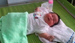 Mẹ 102 kg sinh bé 6,5 kg ở Việt Nam