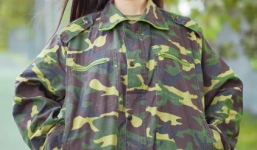 Nữ sinh trong trang phục quân sự xinh đẹp gây sốt cư dân mạng